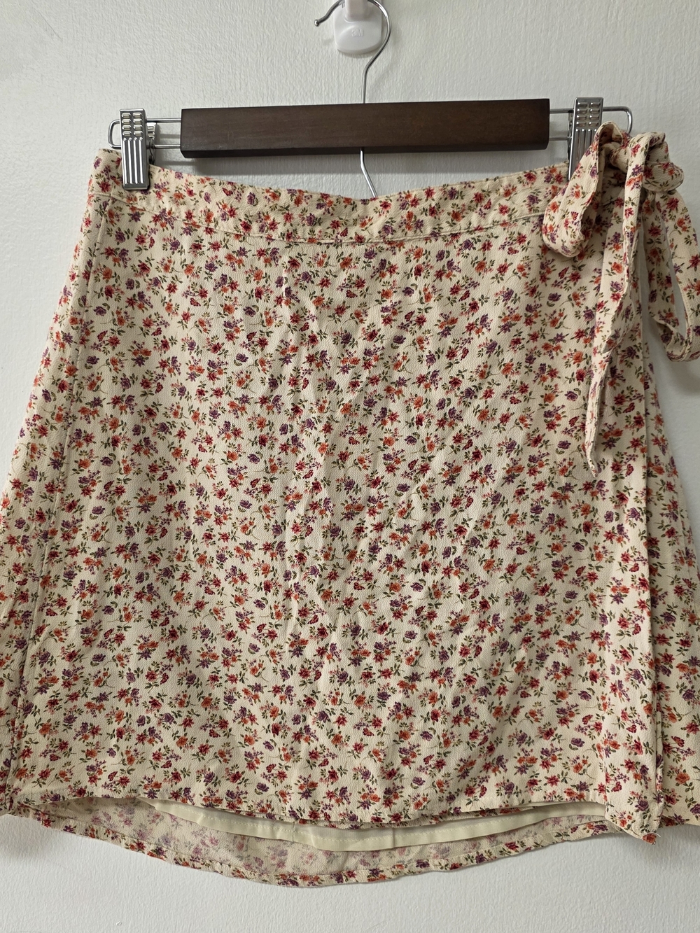 Women Floral Tie-Waist Cream Mini Skirt